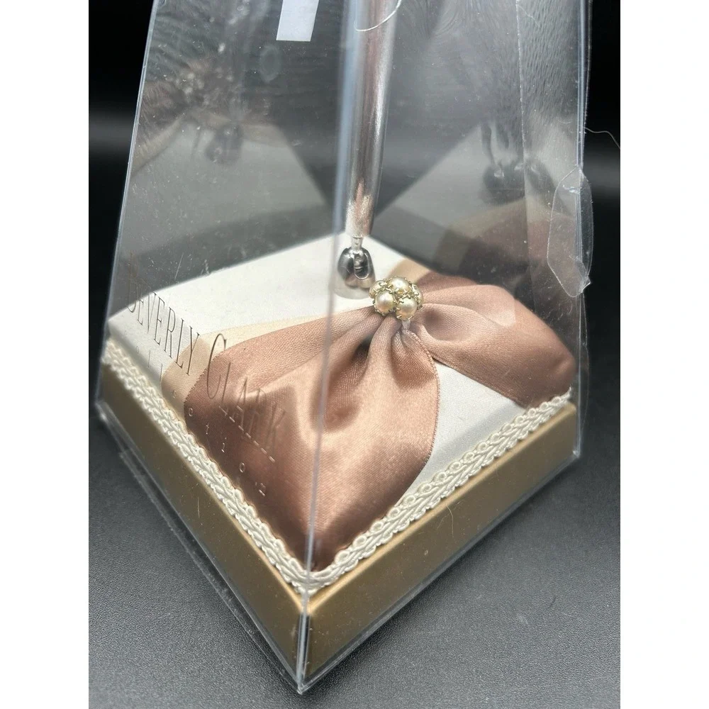 BEVERLY CLARK COLLECTION BOW PEN HOLDER WITH PEN Wedding Bridal Ivory Mocha